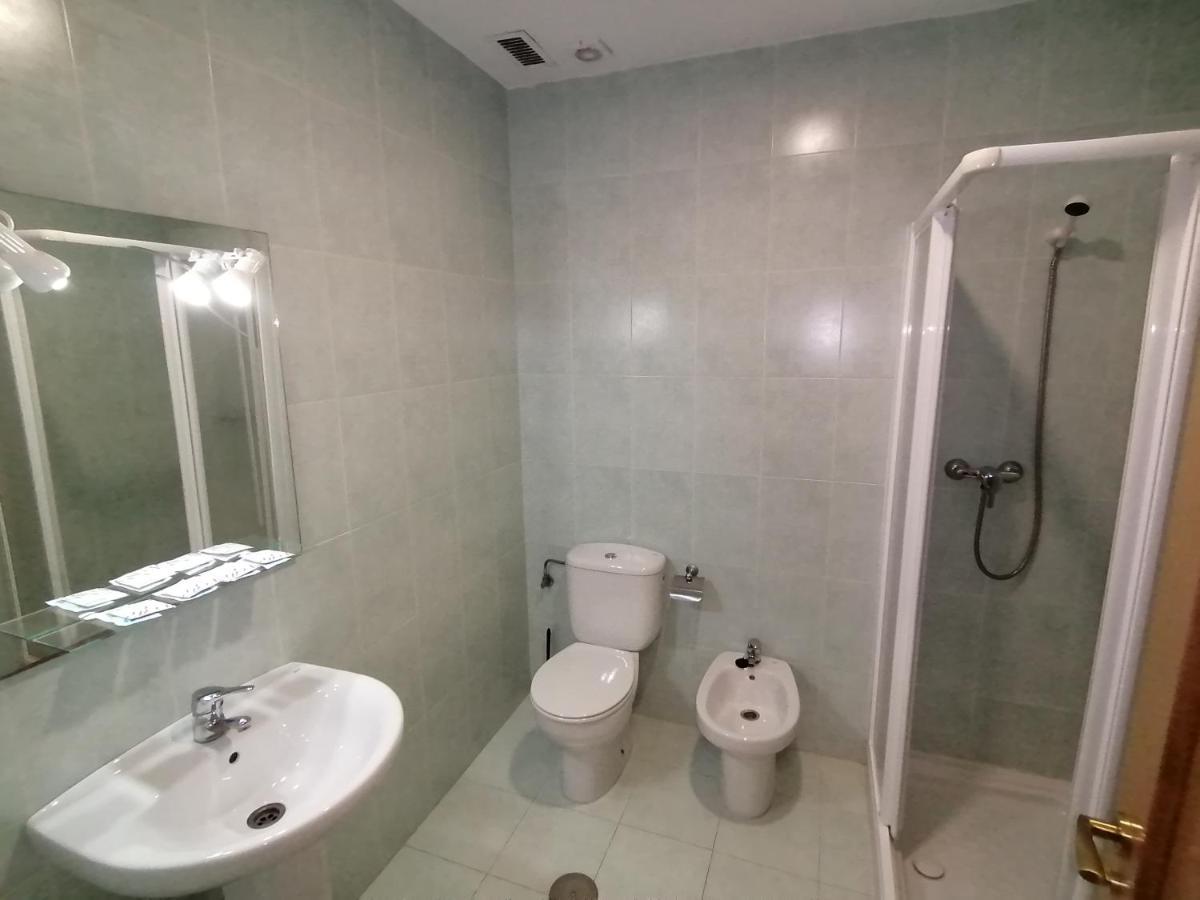 Hostal Hernan Cortes Caces Buitenkant foto