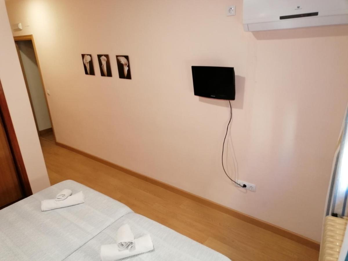 Hostal Hernan Cortes Caces Buitenkant foto