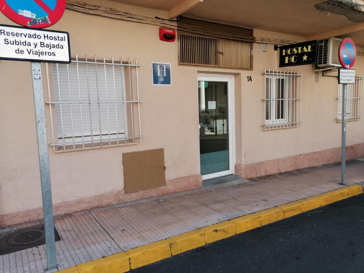 Hostal Hernan Cortes Caces Buitenkant foto