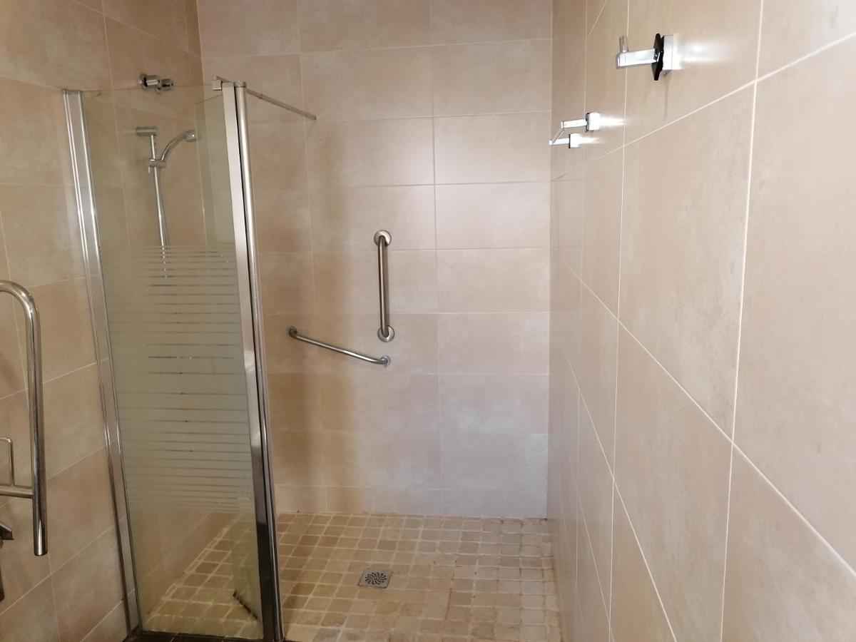 Hostal Hernan Cortes Caces Buitenkant foto