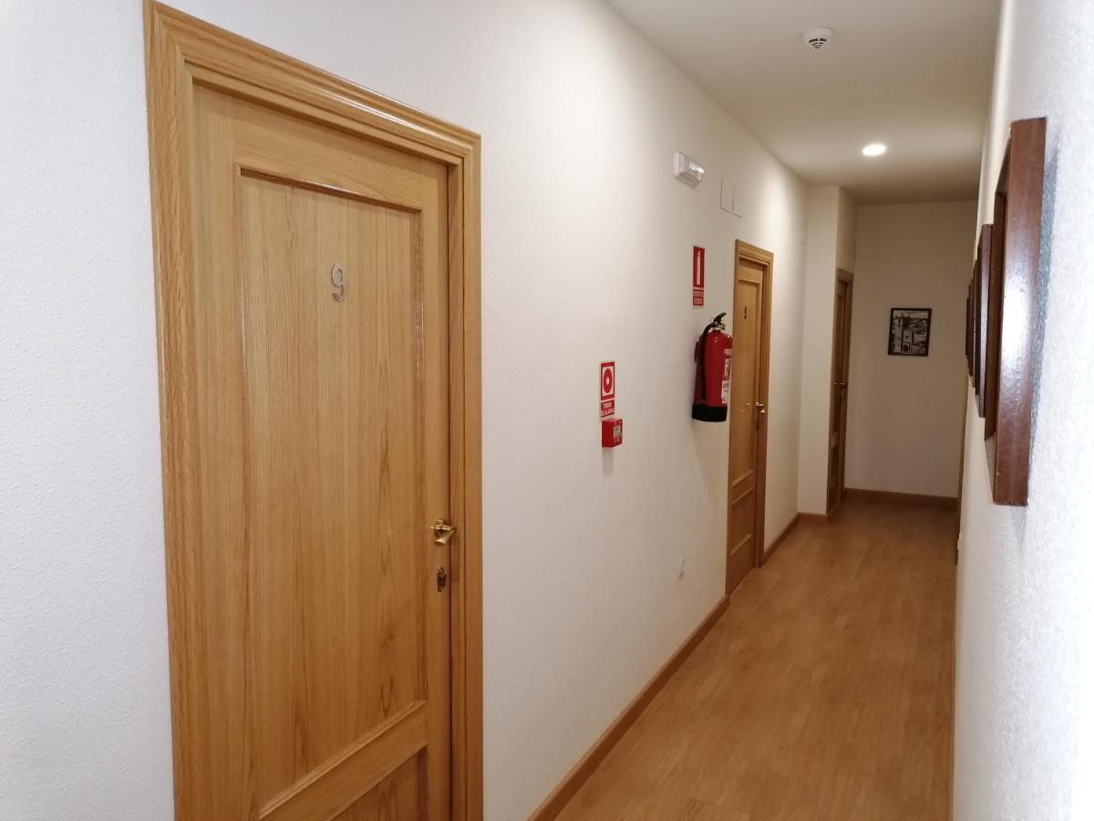 Hostal Hernan Cortes Caces Buitenkant foto