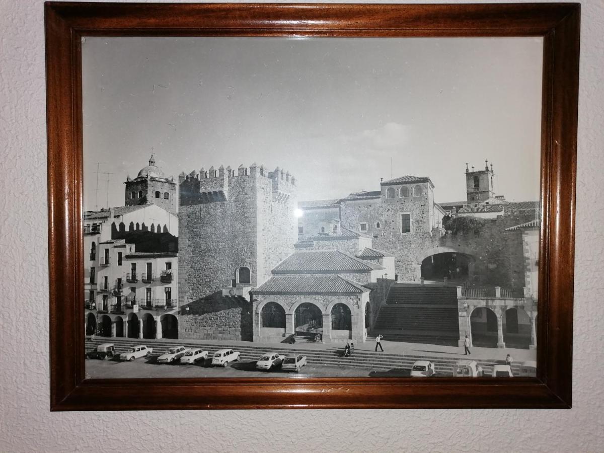 Hostal Hernan Cortes Caces Buitenkant foto