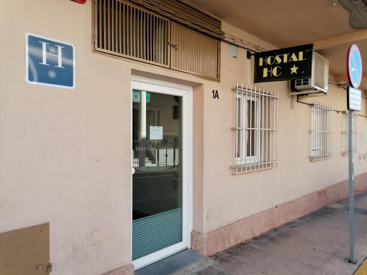 Hostal Hernan Cortes Caces Buitenkant foto