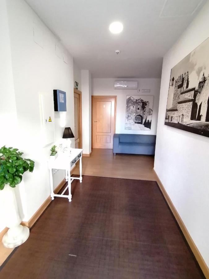Hostal Hernan Cortes Caces Buitenkant foto