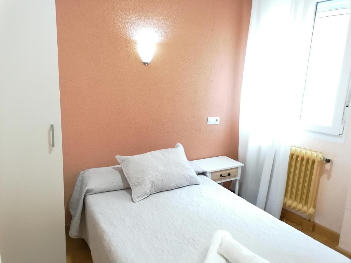 Hostal Hernan Cortes Caces Buitenkant foto