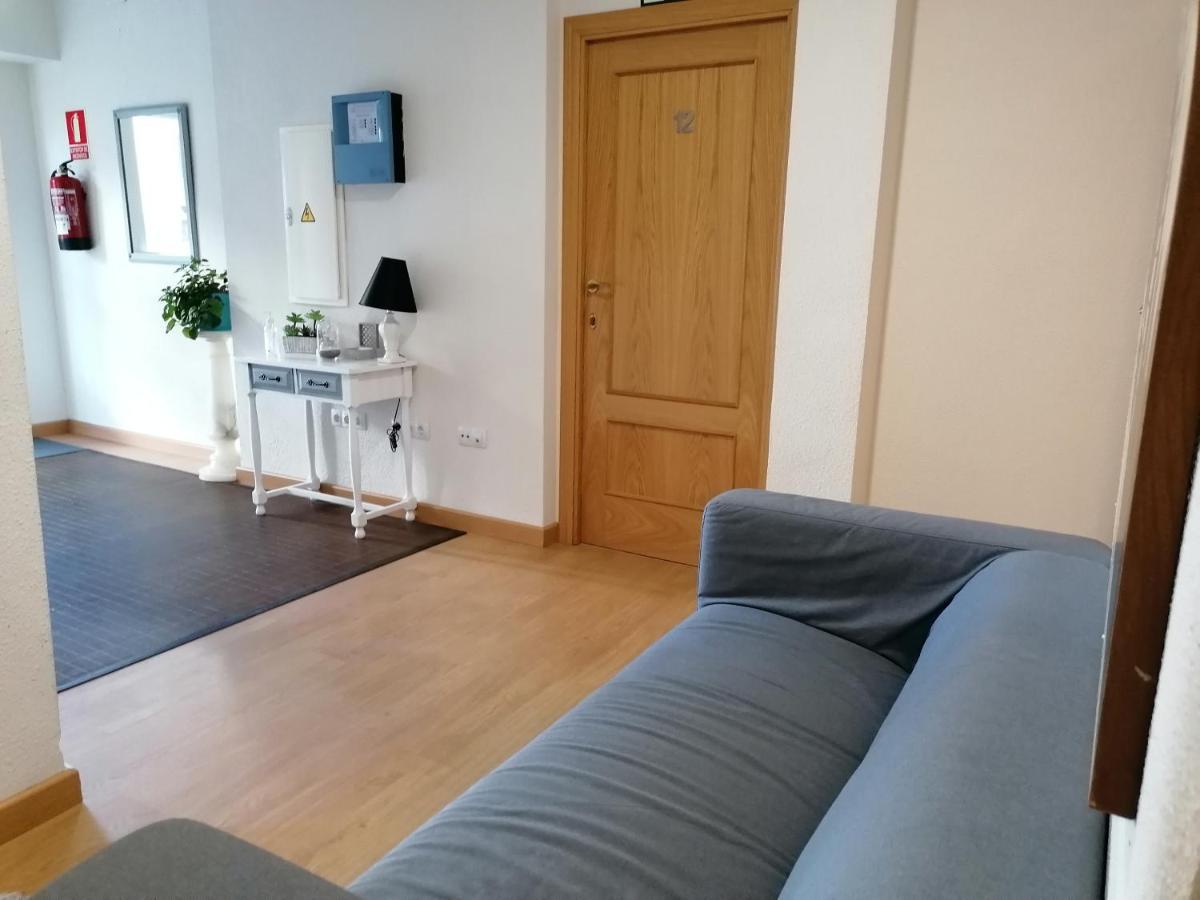 Hostal Hernan Cortes Caces Buitenkant foto