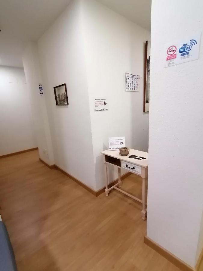 Hostal Hernan Cortes Caces Buitenkant foto