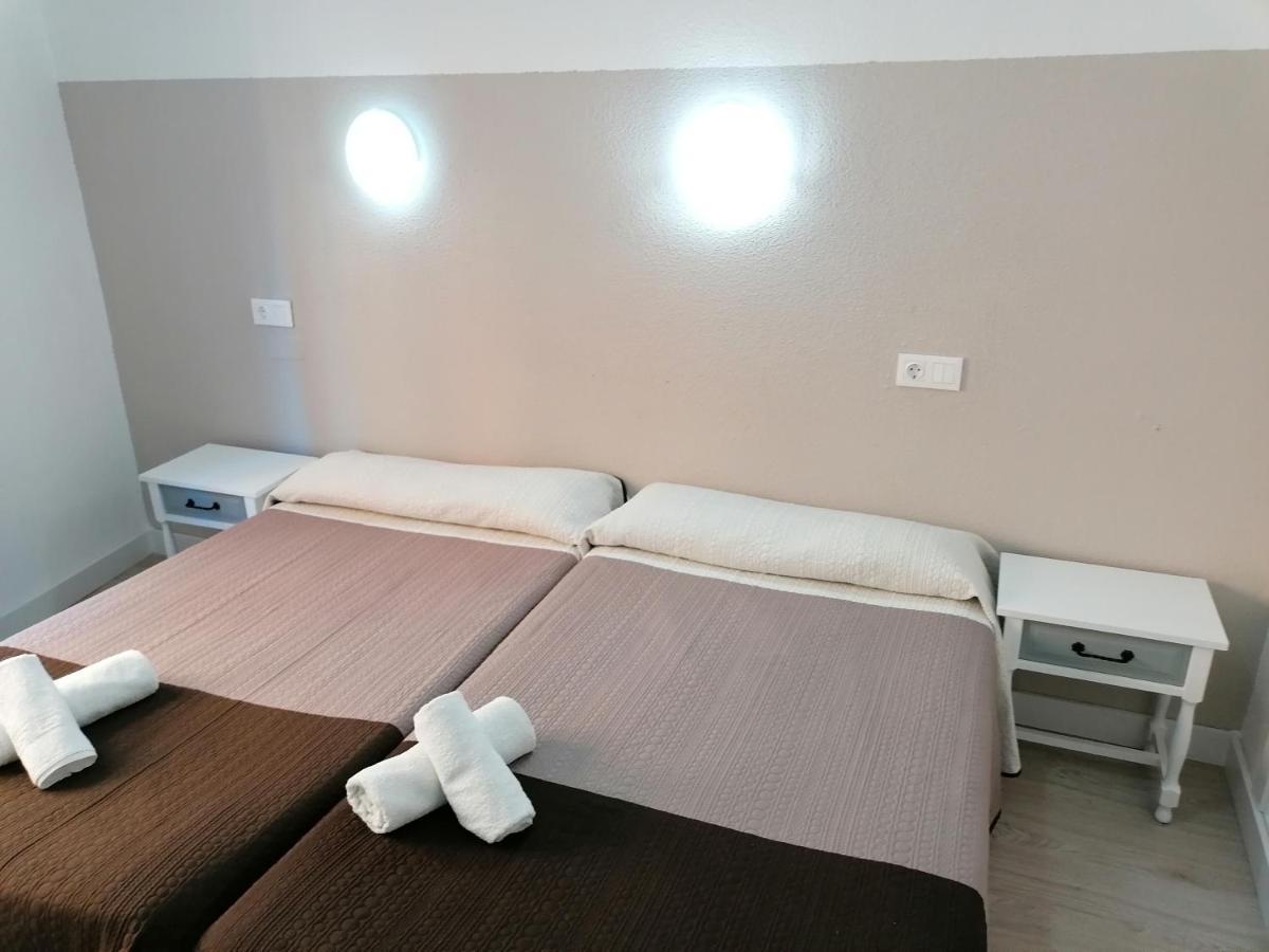 Hostal Hernan Cortes Caces Buitenkant foto