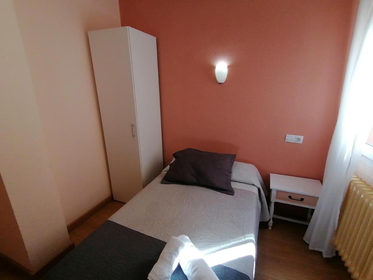 Hostal Hernan Cortes Caces Buitenkant foto
