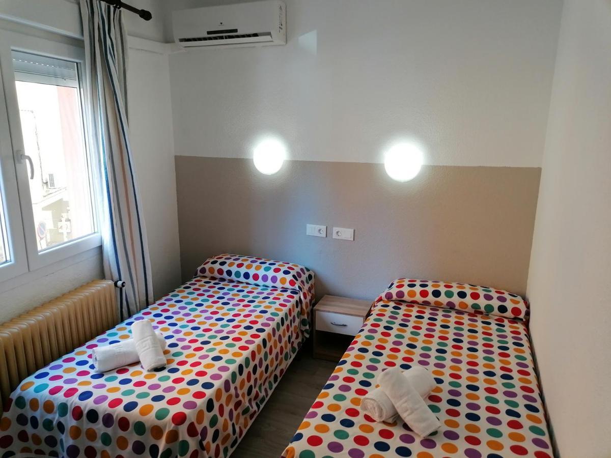 Hostal Hernan Cortes Caces Buitenkant foto