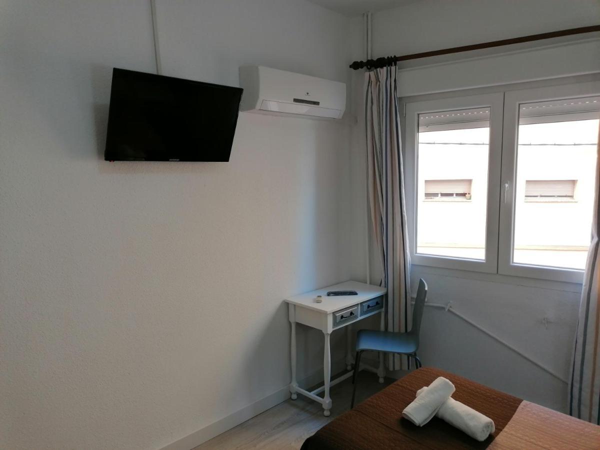 Hostal Hernan Cortes Caces Buitenkant foto