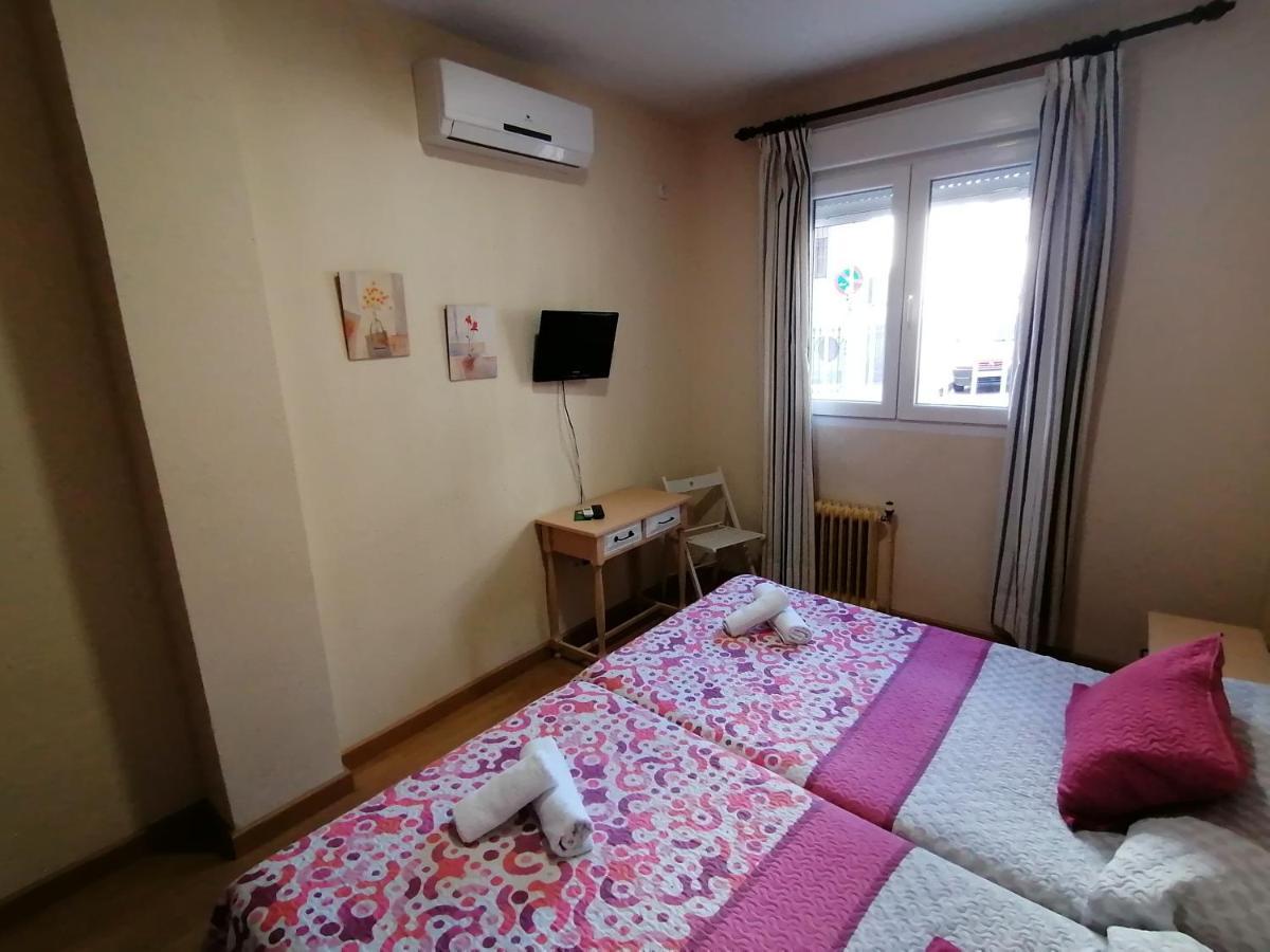 Hostal Hernan Cortes Caces Buitenkant foto