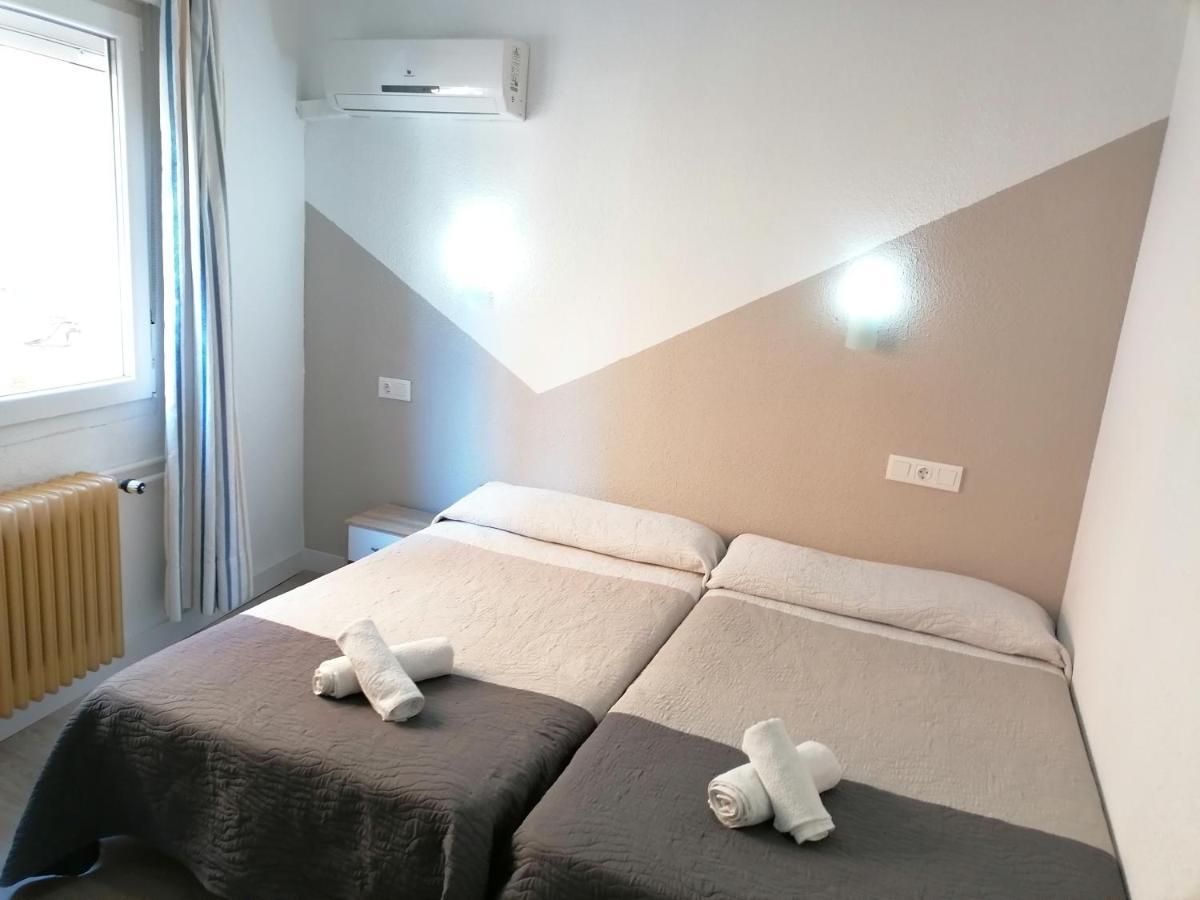 Hostal Hernan Cortes Caces Buitenkant foto