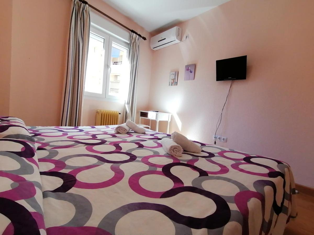 Hostal Hernan Cortes Caces Buitenkant foto