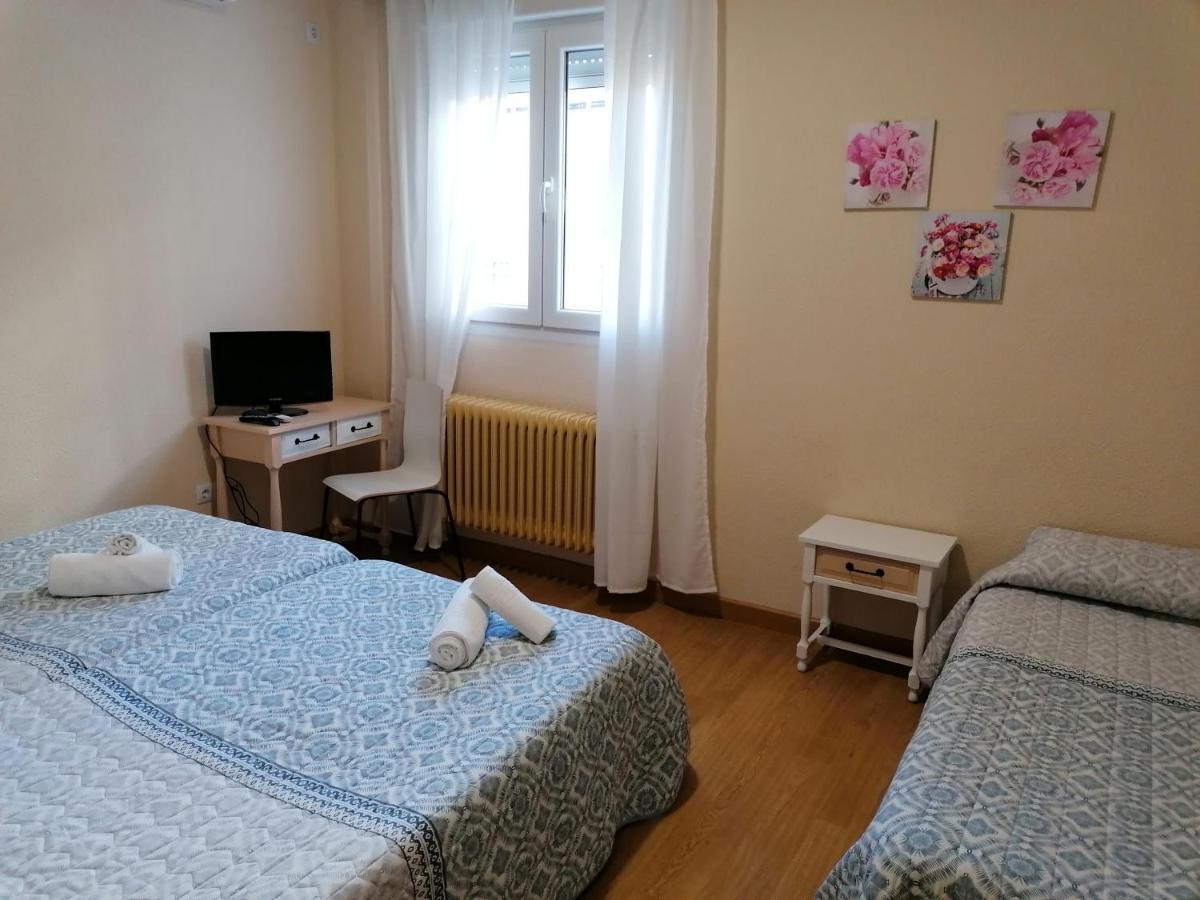 Hostal Hernan Cortes Caces Buitenkant foto