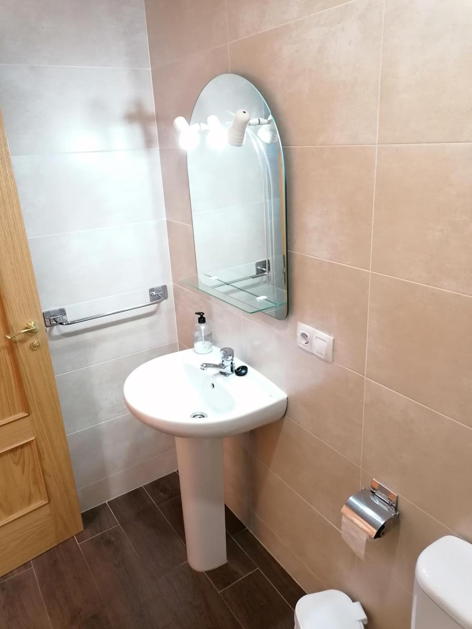 Hostal Hernan Cortes Caces Buitenkant foto