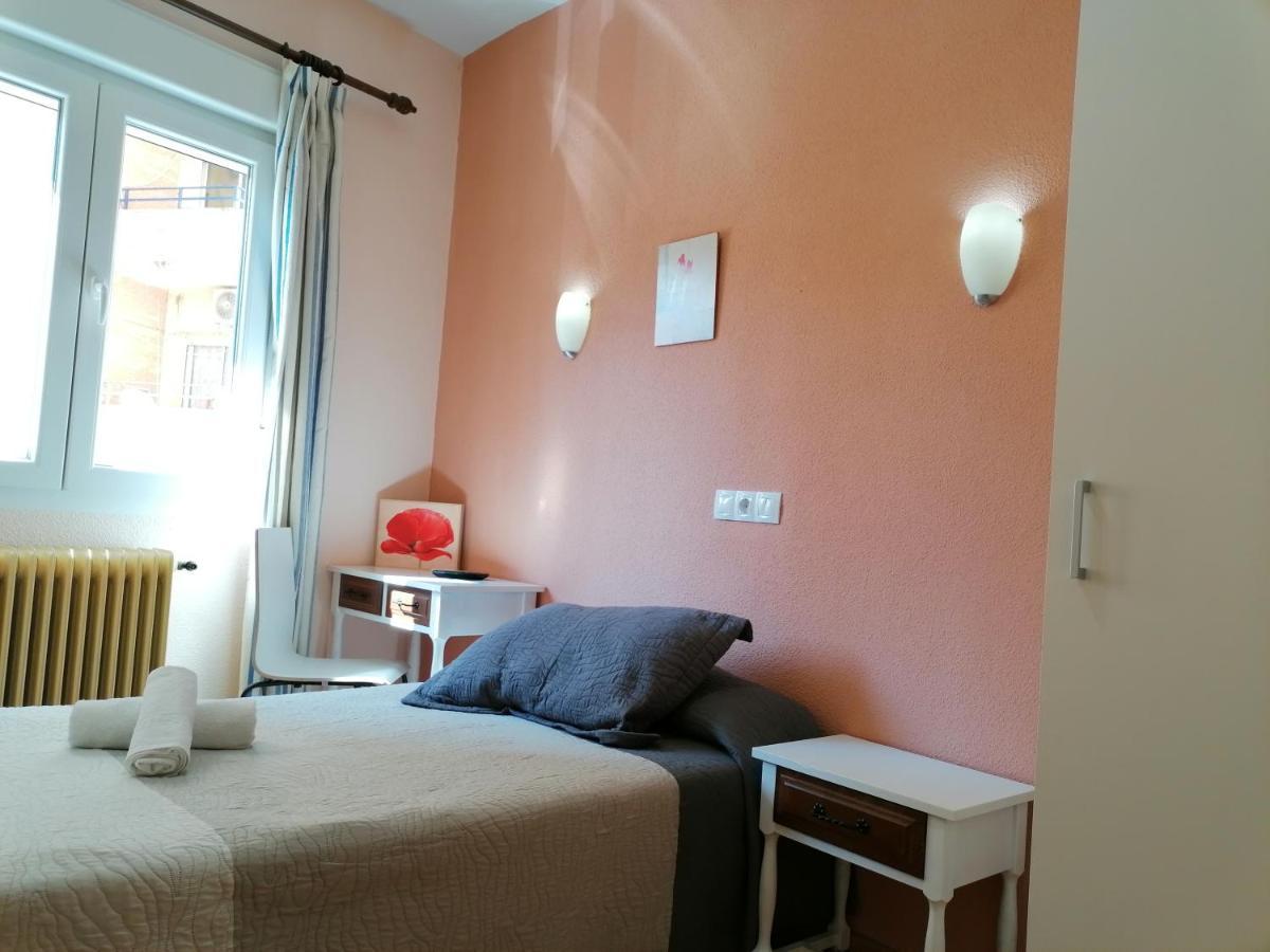 Hostal Hernan Cortes Caces Buitenkant foto
