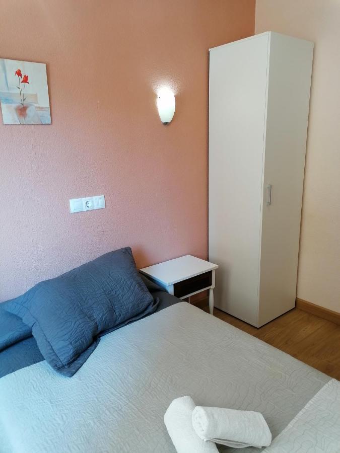 Hostal Hernan Cortes Caces Buitenkant foto