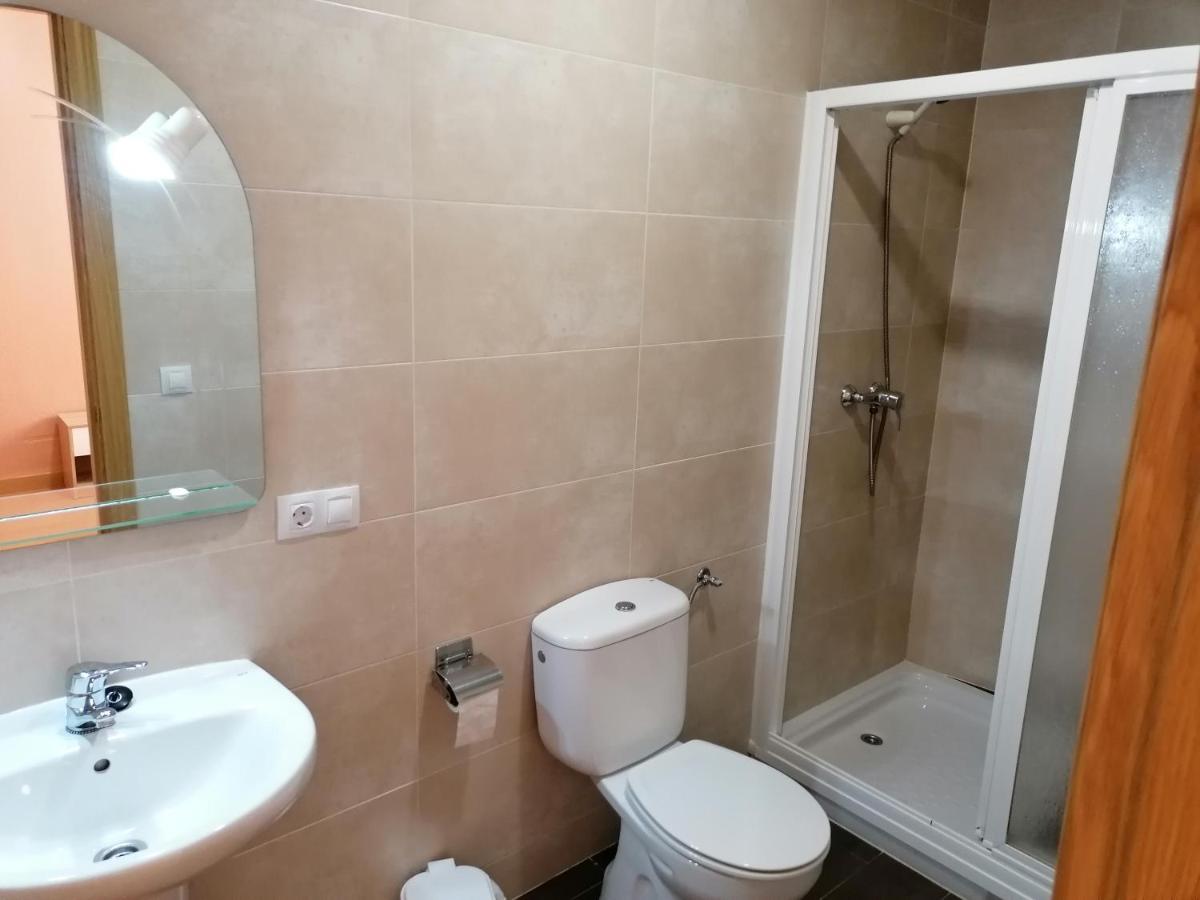 Hostal Hernan Cortes Caces Buitenkant foto
