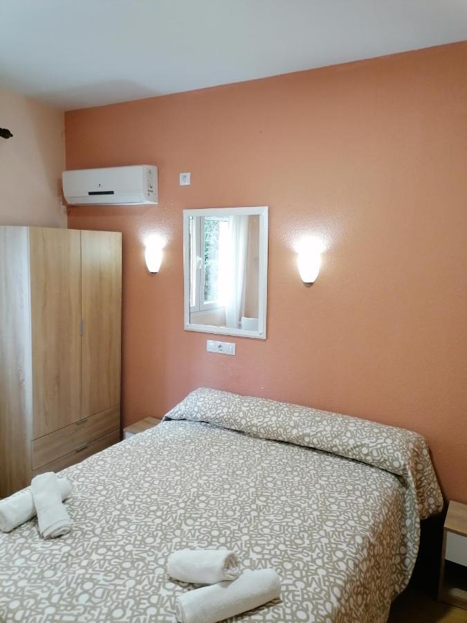 Hostal Hernan Cortes Caces Buitenkant foto