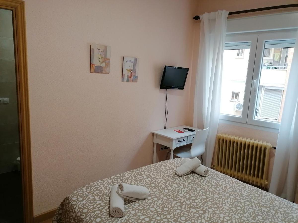 Hostal Hernan Cortes Caces Buitenkant foto