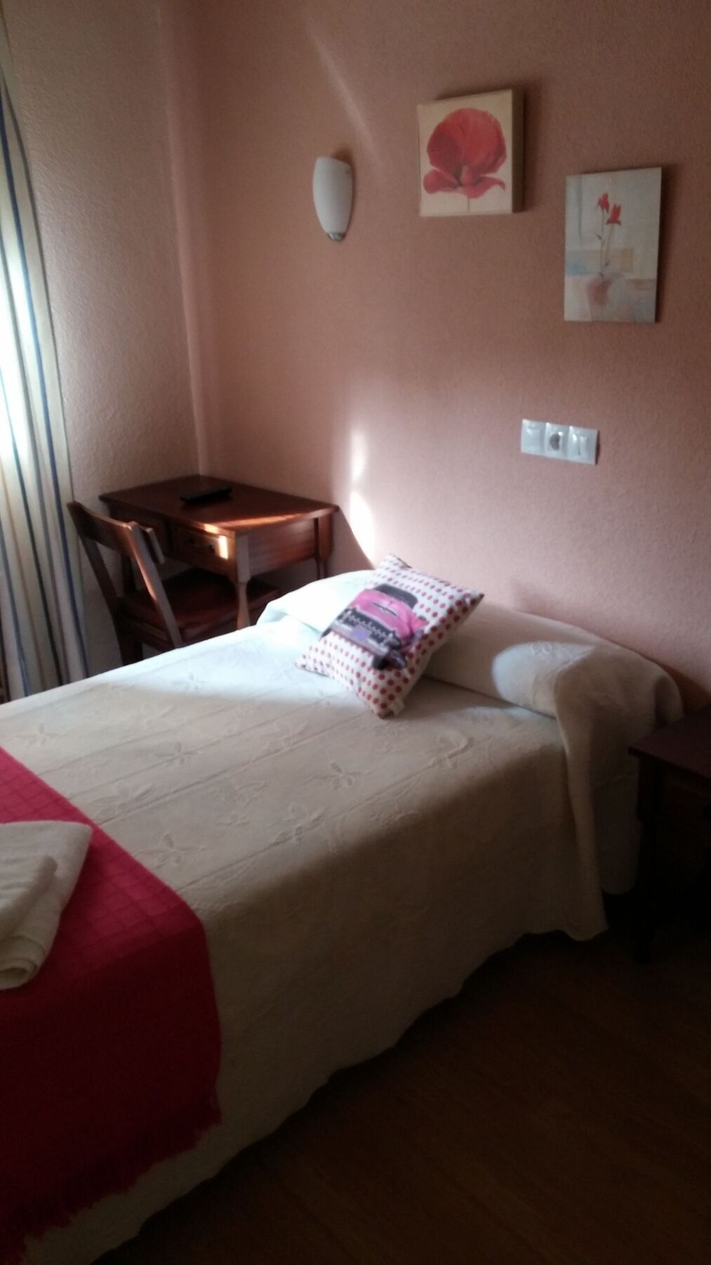 Hostal Hernan Cortes Caces Buitenkant foto